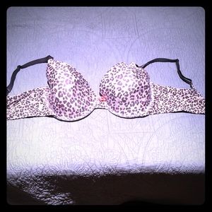 EUC 38DD leopard Victoria’s Secret T-shirt bra